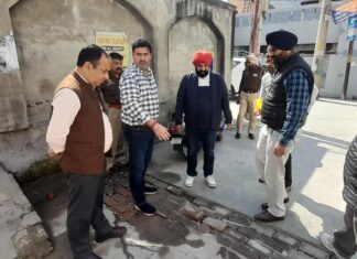 🟥 ਜਲੰਧਰ ਵੈਸਟ ਵਿੱਚ ਵਿਕਾਸ ਕਾਰਜਾਂ ਦਾ ਮੇਅਰ ਵਨੀਤ ਧੀਰ ਵੱਲੋਂ ਨਿਰੀਖਣ, ਅਧਿਕਾਰੀਆਂ ਨੂੰ ਕੰਮ ਤੇਜ਼ ਕਰਨ ਦੇ ਨਿਰਦੇਸ਼